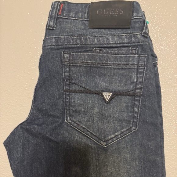 Guess "Halsted Fit" Size 29x32 Dark Wash Medium Rise Tapered Slim Fit Jeans - Picture 4 of 6
